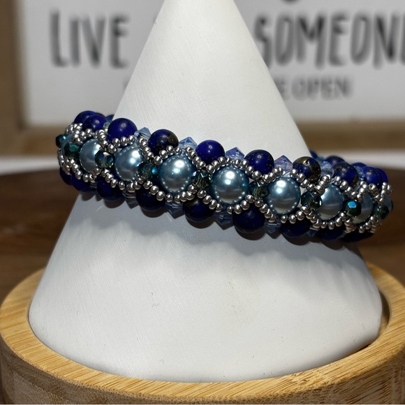 Stunning Artisan Handmade beaded bracelet - Picture 2 of 6